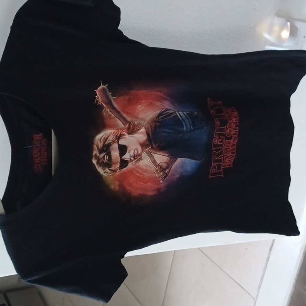 Stranger Things Steve Harrington "Pretty Damn Good Babysitter" tee size medium